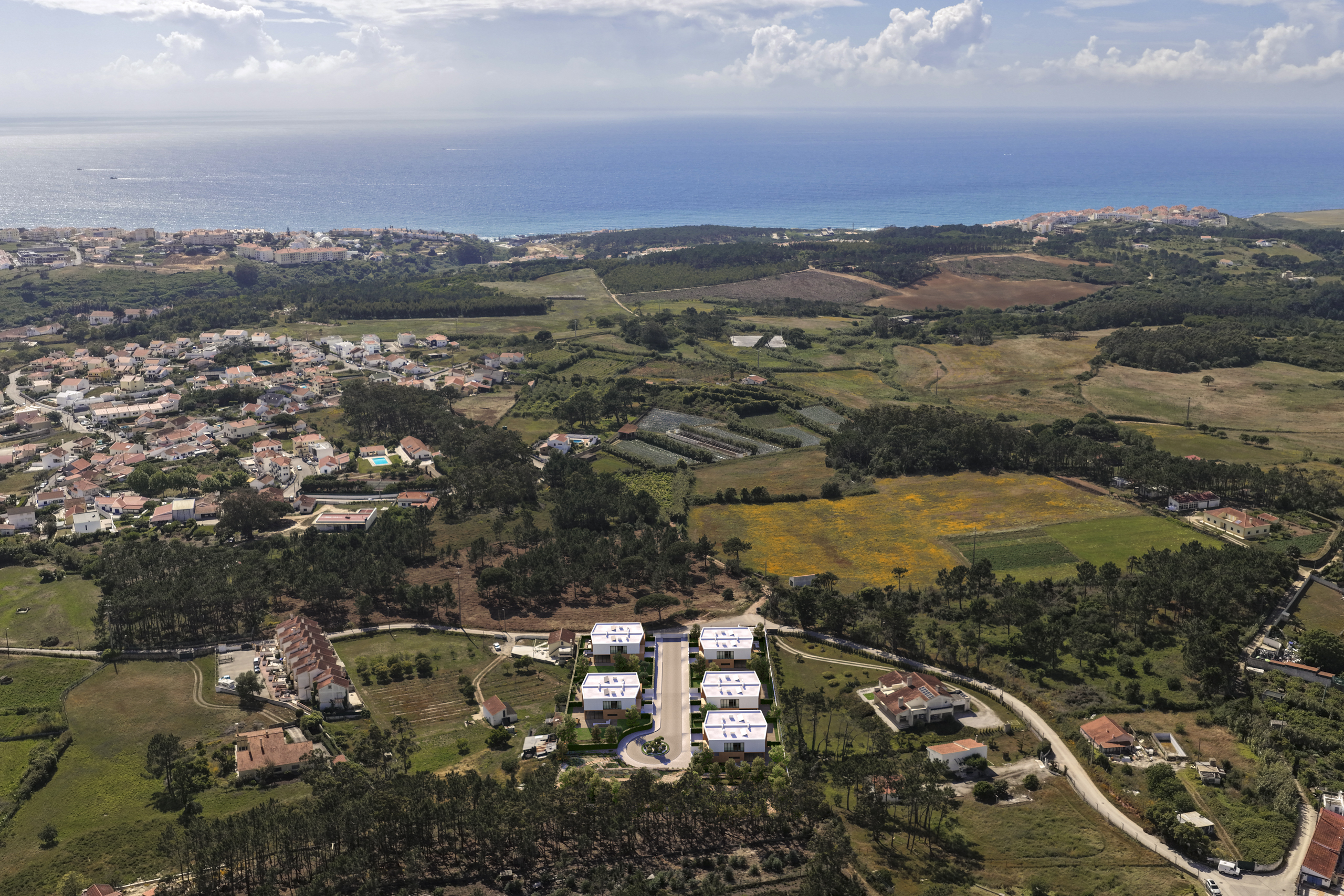 Malhada Village com o mar da Ericeira ao longe
